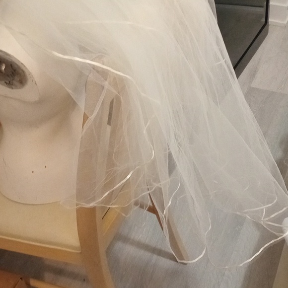 Wedding veil two layers ivory net with silk ribbon at ends - Picture 3 of 4